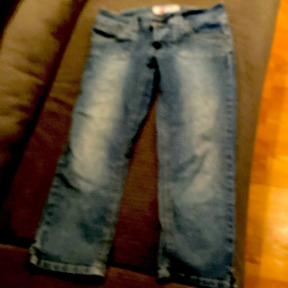 Ladies jean capris. Size 9 Piper and Blue